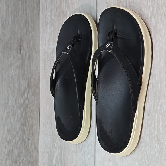 Olukai Women's Nu'API Leather Thong T Strap Platform Black Flip Flops Sandals 9 - Picture 2 of 10